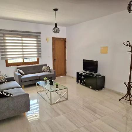 Cosy 2br Apartment- Location * Polis