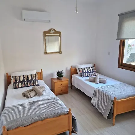 Cosy 2br Apartment- Location * Polis